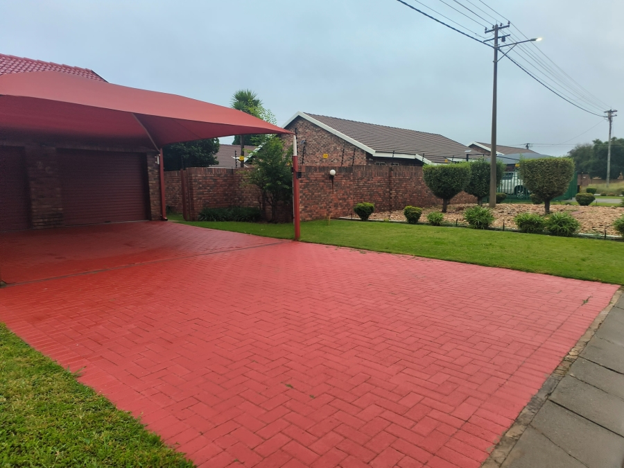 3 Bedroom Property for Sale in La Hoff North West